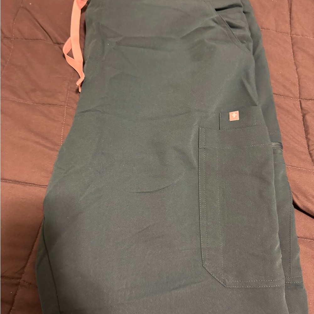 Figs yola skinny scrub pants NWT